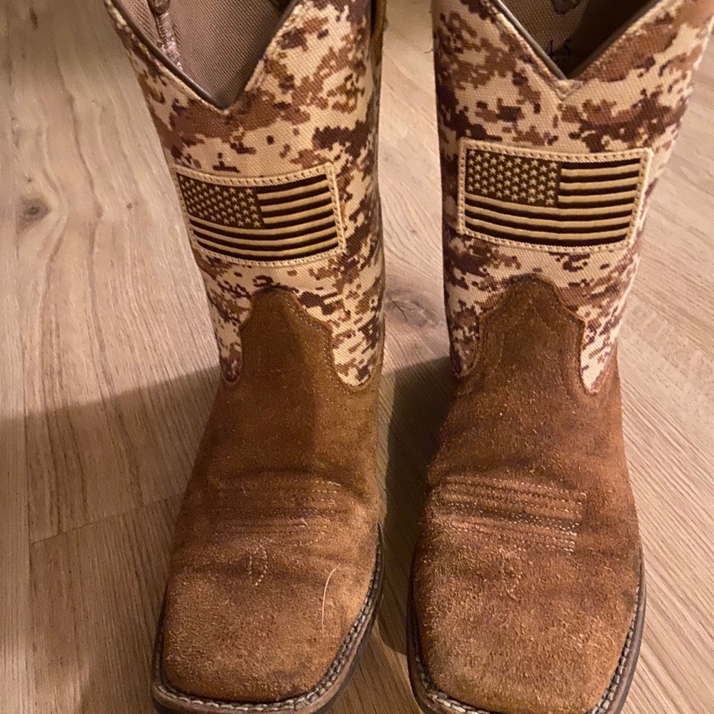 EUC Ariat Boots